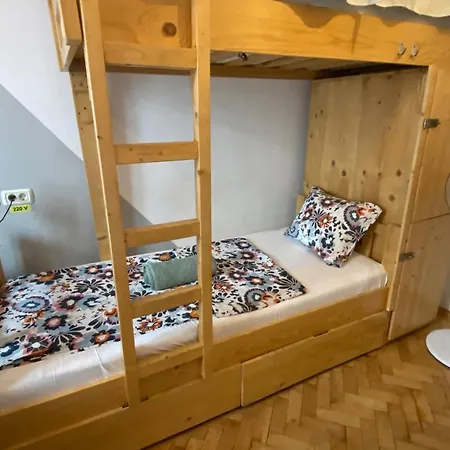 Cloud 9 House Бухарест