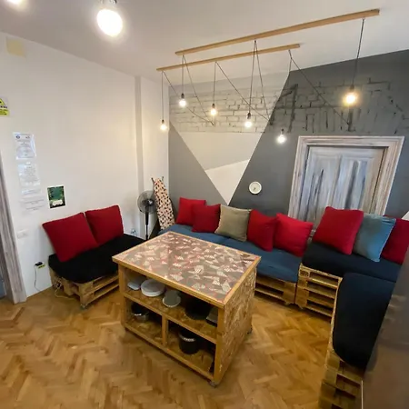 Cloud 9 House Бухарест