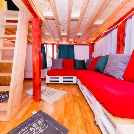 Cloud 9 House Apartment